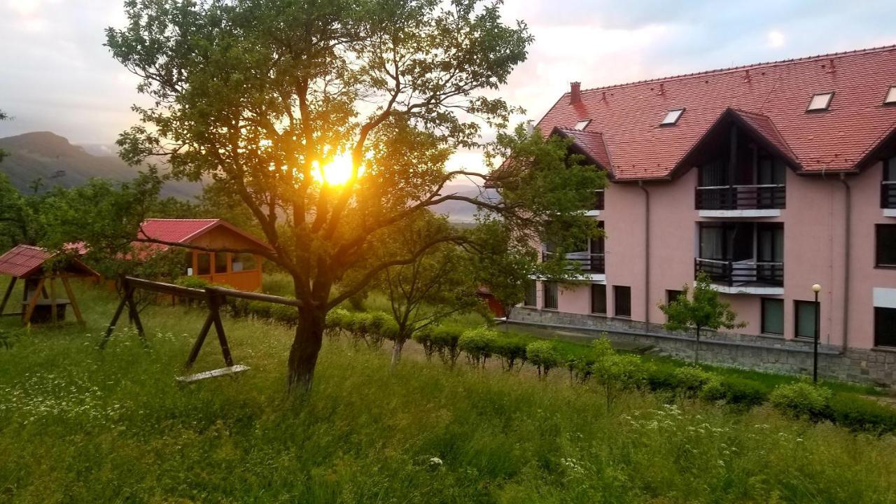 Hotel Sofia Bran  Bagian luar foto